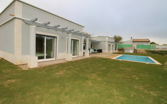 Semi-detached Villa With Pool In Rural Setting