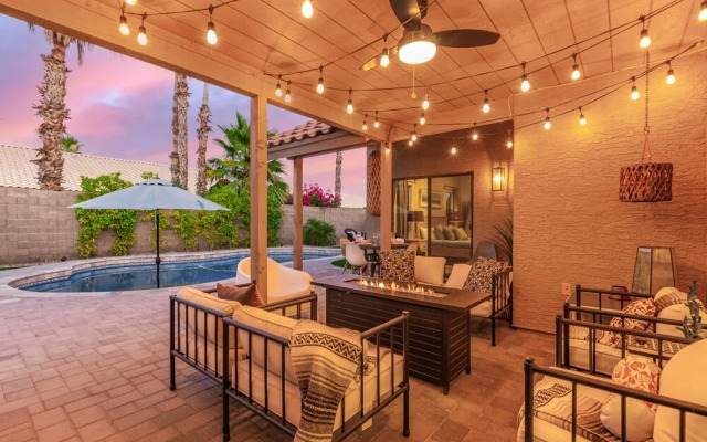 110th Scottsdale 3 Bedroom Home by RedAwning