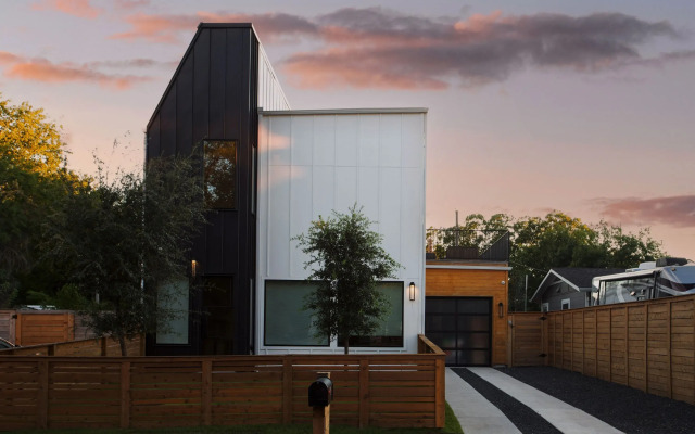 Melody by AvantStay | Peloton included, sleek home, Austin