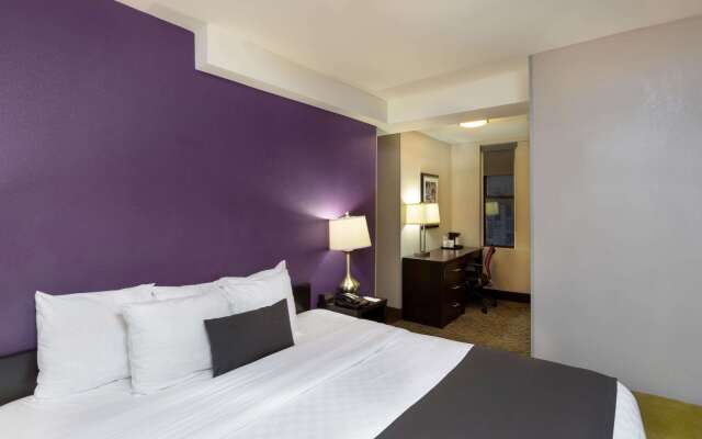 La Quinta Inn & Suites by Wyndham New York City Central Park