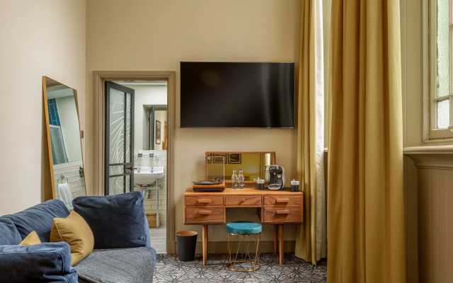 Riva Boutique Hotel & Restaurant