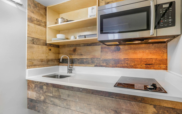 Days Inn by Wyndham Golden