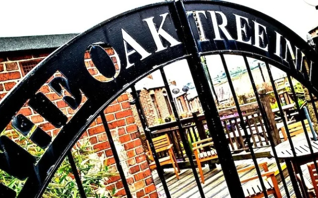 Oak Tree Inn