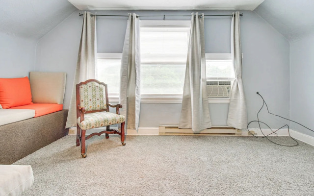 Pet-friendly Cincinnati Apt: 5 Mi to Downtown!