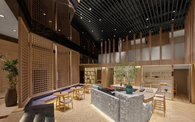 Poly Plaza Hotel