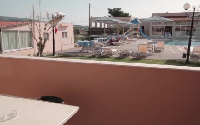 ILIOS APARTHOTEL(Tigaki)