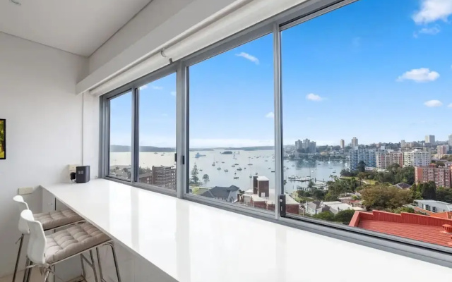 Studio in Elizabeth Bay With Pool & City Views