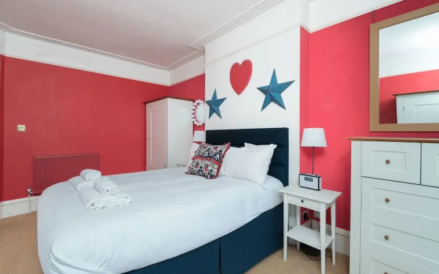 Remarkable Richmond Home By The Tube Station