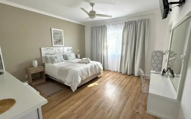 Plett57 - Self Catering - Room No2