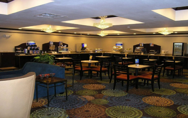 Holiday Inn Express & Suites Belle Vernon by IHG