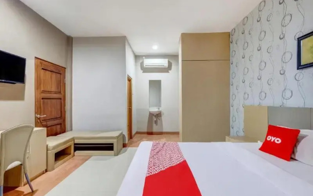 OYO Flagship Tembok Batu Residence