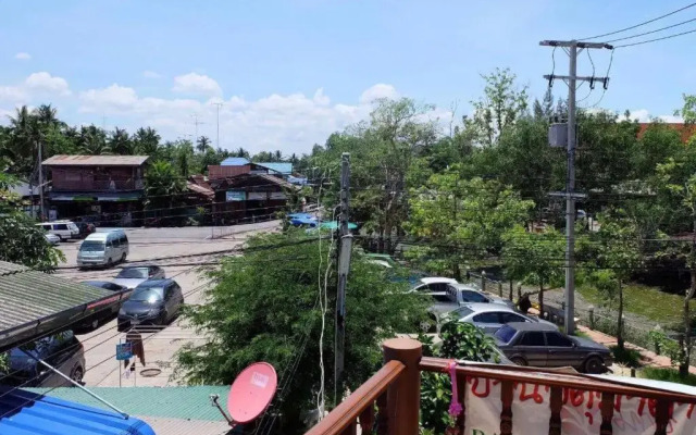 Baan Pitumata Amphawa