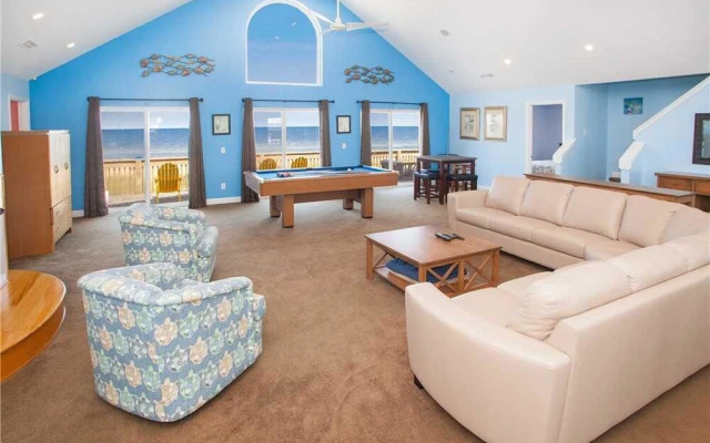 Beach Embassy - 11 Br Home