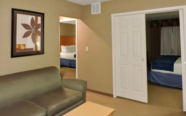 Marco LaGuardia Hotel & Suites