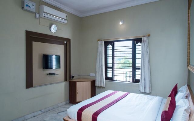 OYO 10499 Hotel Shiv Shakti