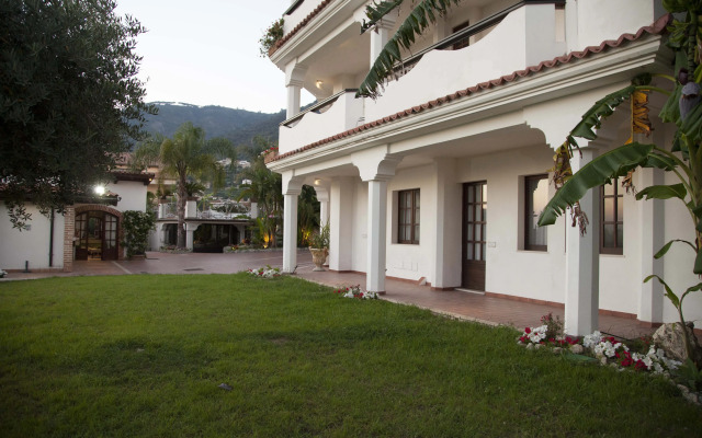 Arenas Hotel