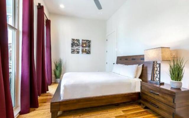 Luxury 3BR on Carondelet by Hosteeva