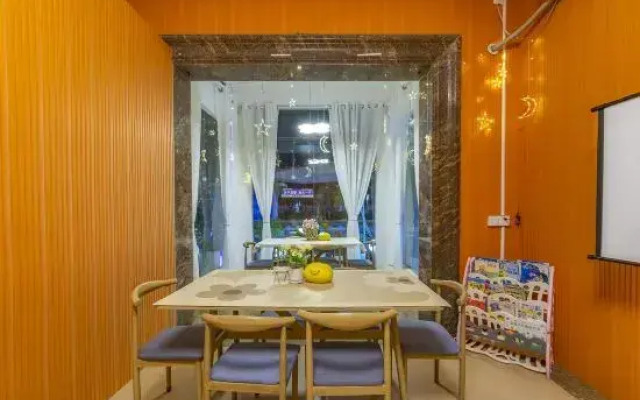 Holiday Kangaroo Homestay (Beihai Silver Beach Branch)
