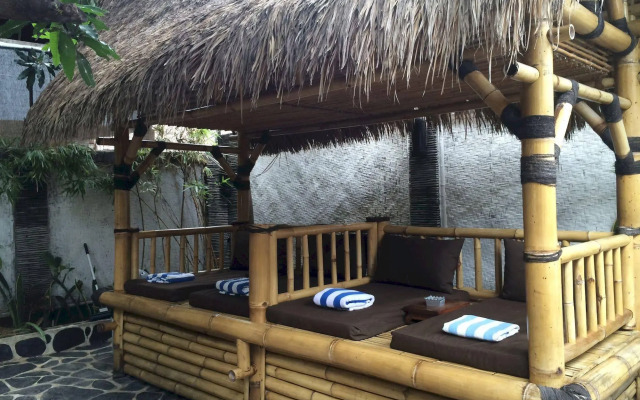 Scallywags Mango Motel