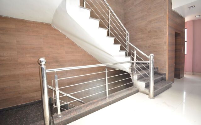 Oyo 40230 Hotel Royal Palace