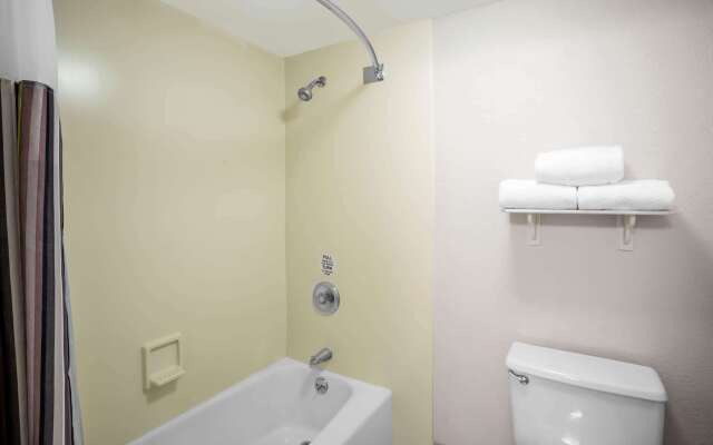 La Quinta Inn & Suites by Wyndham Nashville Airport/Opryland