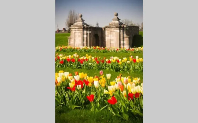 Au coeur des remparts, residence du château*