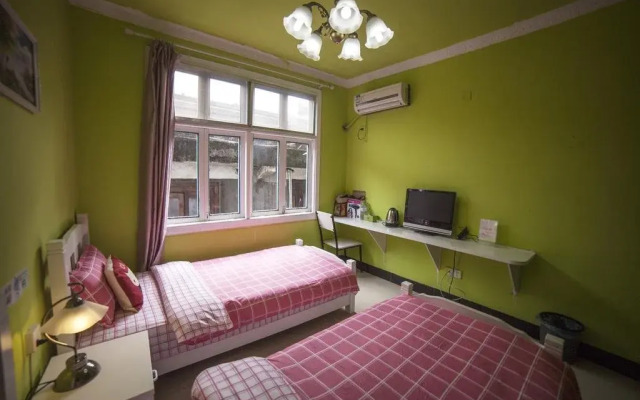 Fenghuang Jianghu Inn