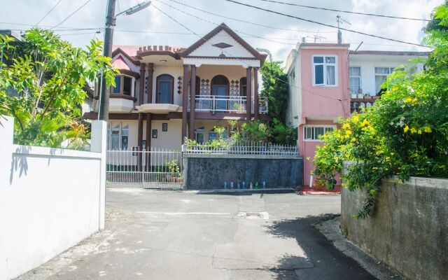 Charming 2-bed House in Chemin Grenier