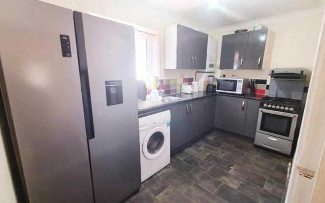 Remarkable 1-bed Flat in Slough, Near Farnham Road