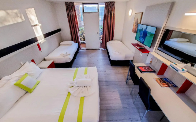 Sandors Motor Inn
