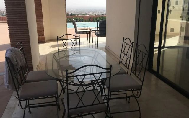 Spacious Comfortable Villa Ref T72024