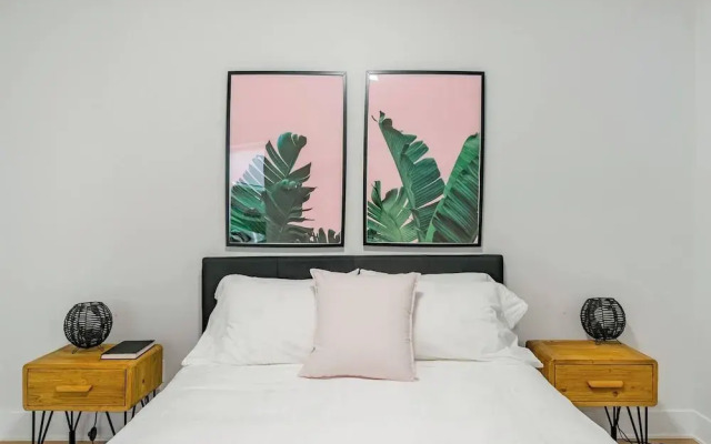 Cool and Comfortable 2 Bedroom Den