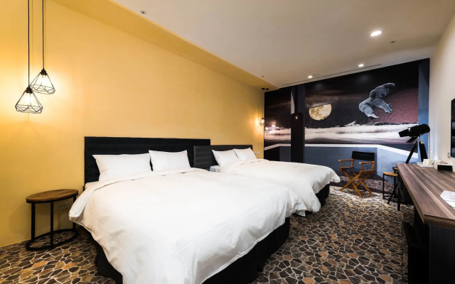 Hotel Half