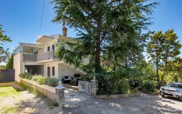 House Rose With Private Pool And Garden