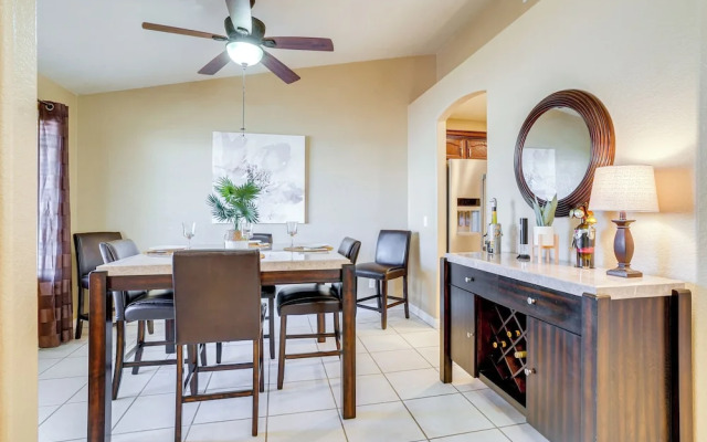 Lakefront Glendale Home w/ Pool, Boat & Fishing!