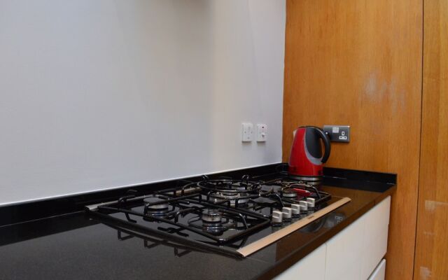 2 Bedroom Maisonette House Close to Hyde Park