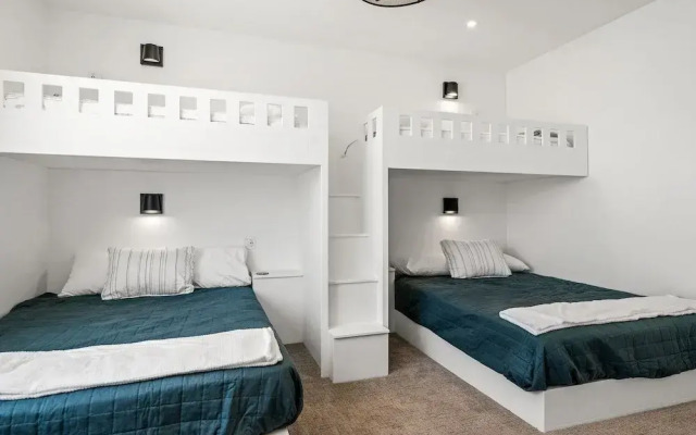 Sunstone 6 Bedroom Home