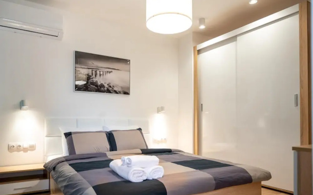 Modern and Cozy 1bdr Apartment in the City Center