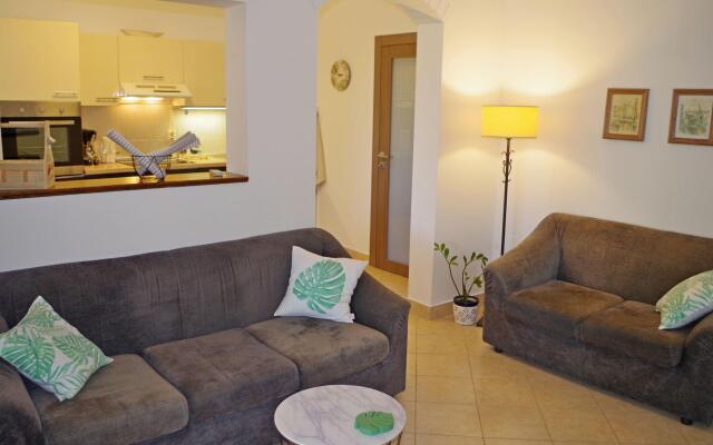 Apartment in Valbandon With Terrace