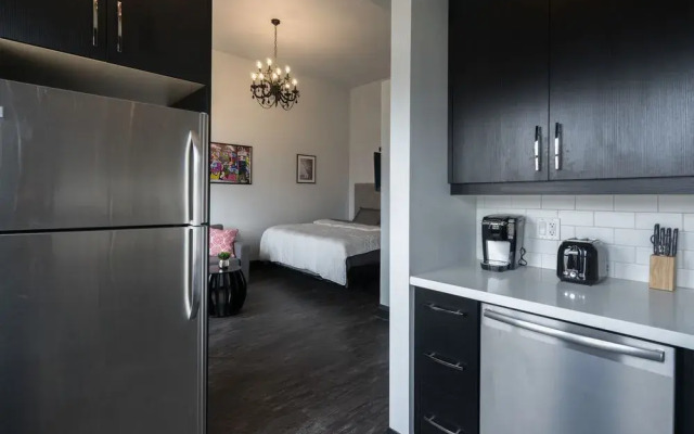Applewood Suites - Toronto Traveler Loft
