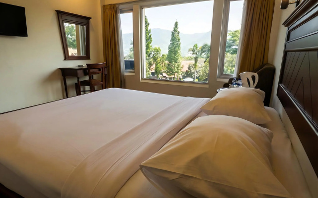 Parama Hotel Puncak – Guest Rooms – Cisarua