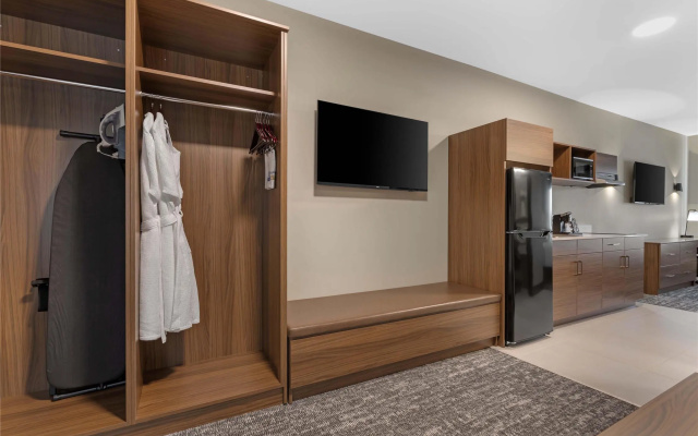 Best Western Plus Neepawa Hotel
