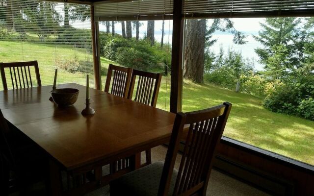 Mutiny Bay Waterfront House