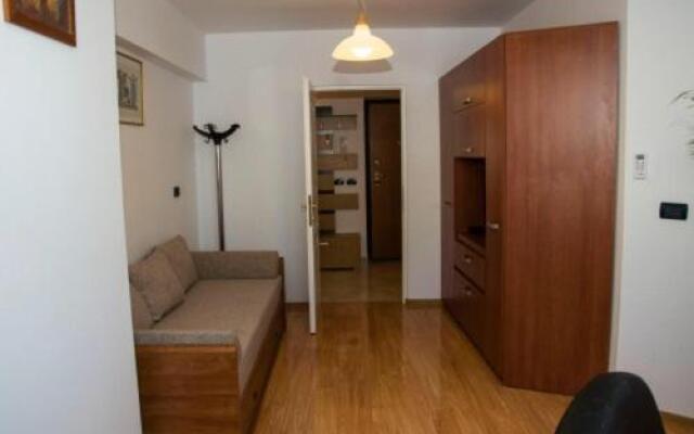 Ap. 30 Linda Residence