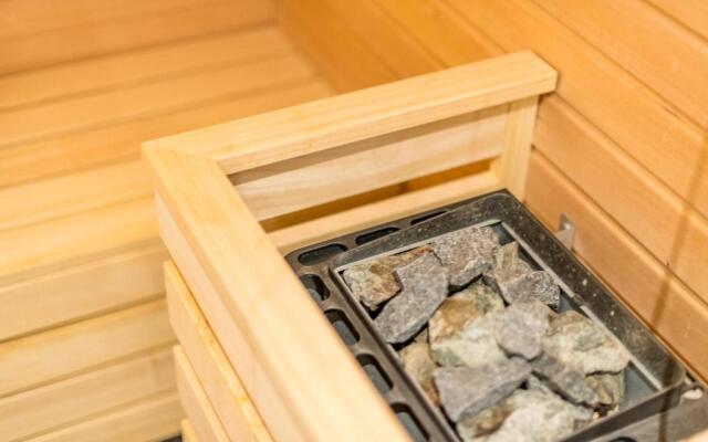 Tualighaker Hues Whg 01