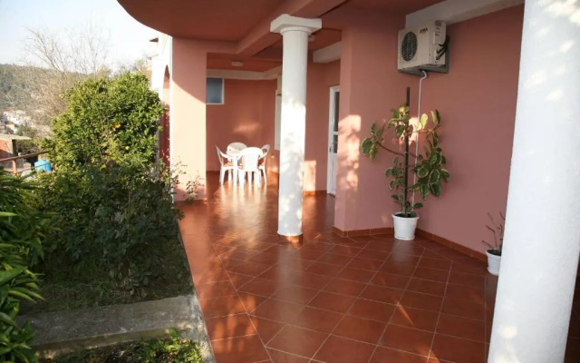 Ziramov Apartments