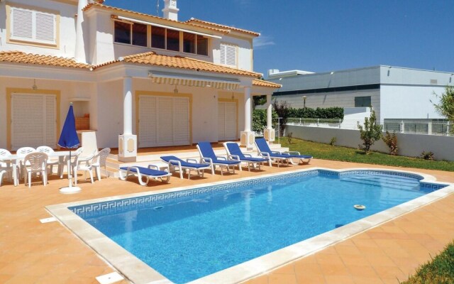 Nice Home in Guia With 4 Bedrooms, Wifi and Outdoor Swimming Pool