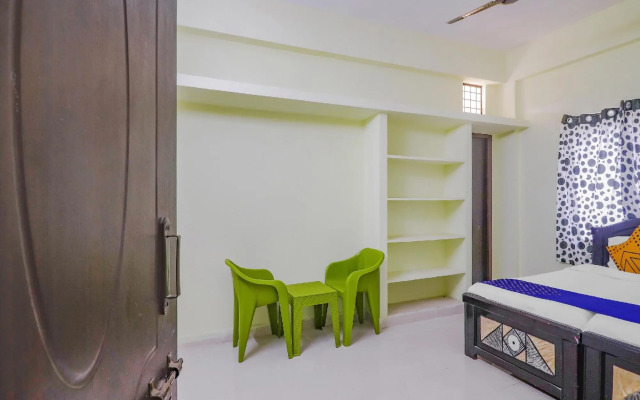 Oyo Flagship 76370 Sri Residency