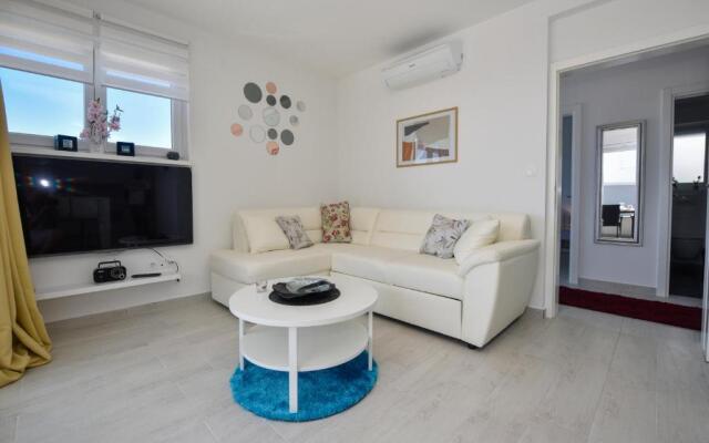 Funtastic C Apartments for 12, Private & Heated Pool