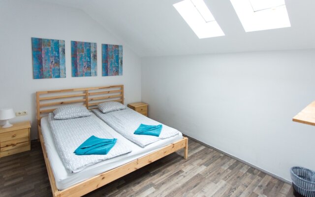 Falling Lakes Hostel
